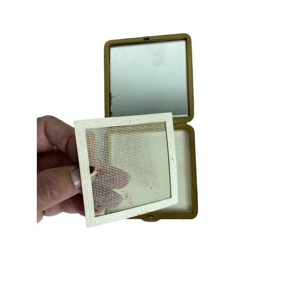 1950s 60s leather covered powder compact with mirror - Picture 9 of 9